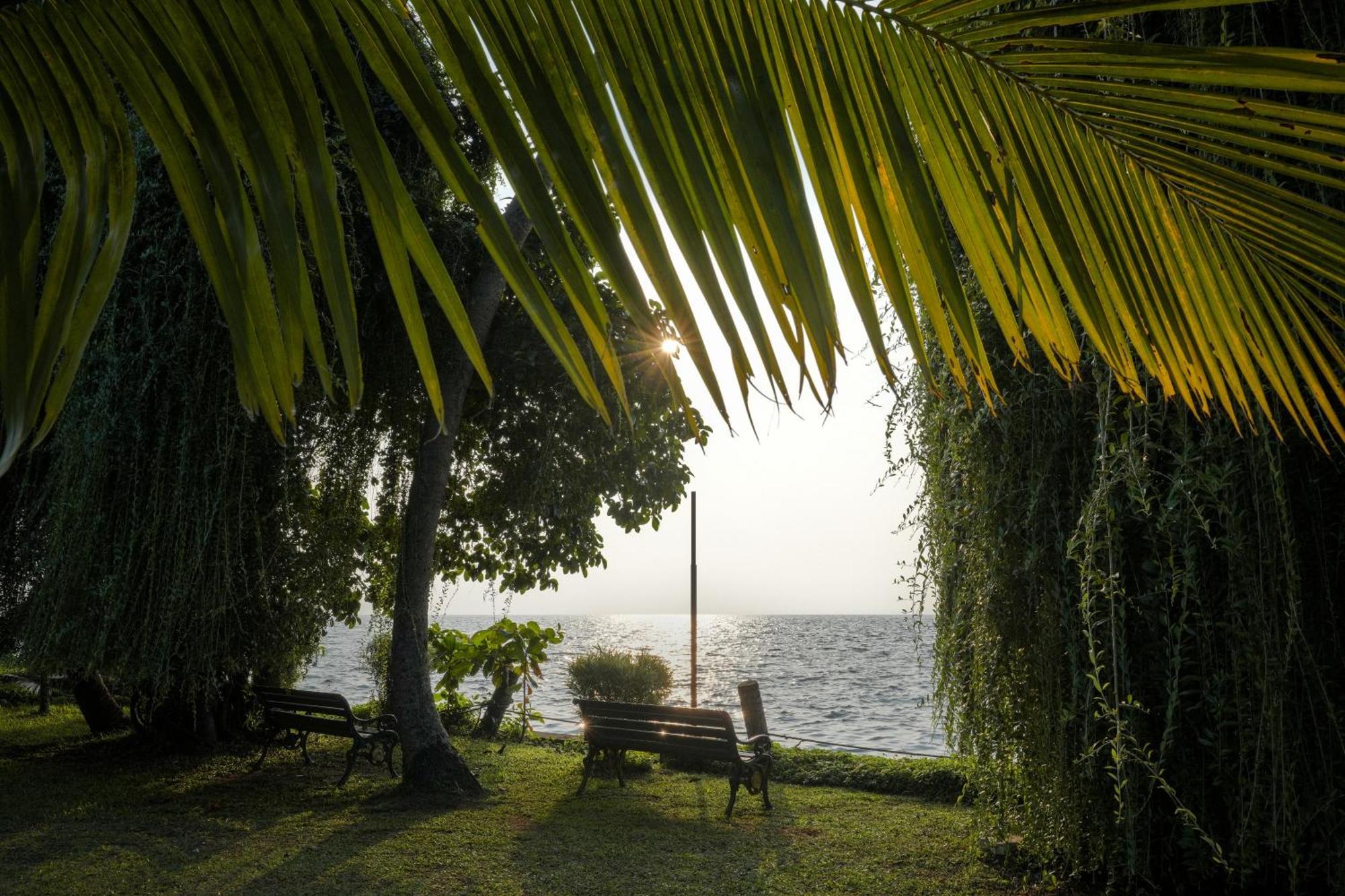 Lakesong Resort Кумараком Экстерьер фото