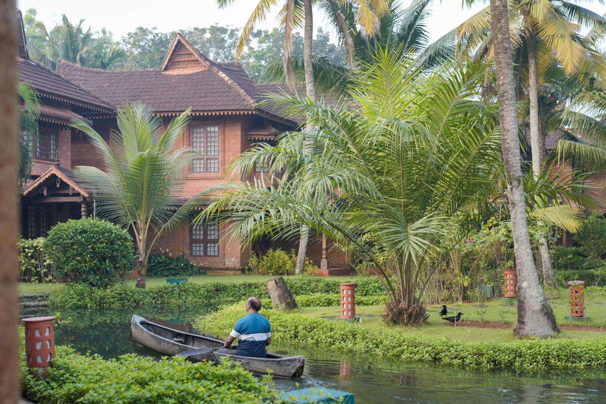 Lakesong Resort Кумараком Экстерьер фото
