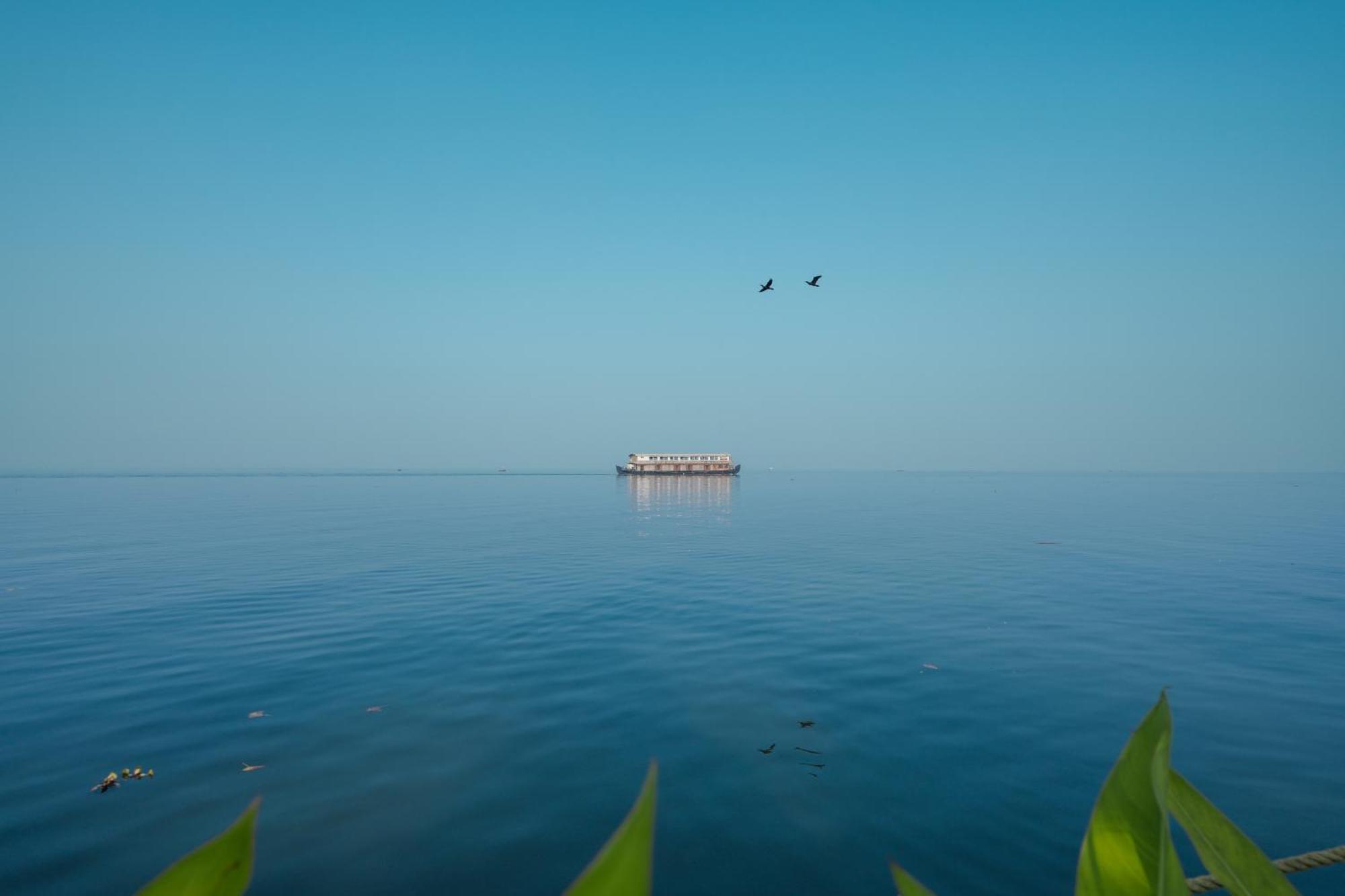 Lakesong Resort Кумараком Экстерьер фото
