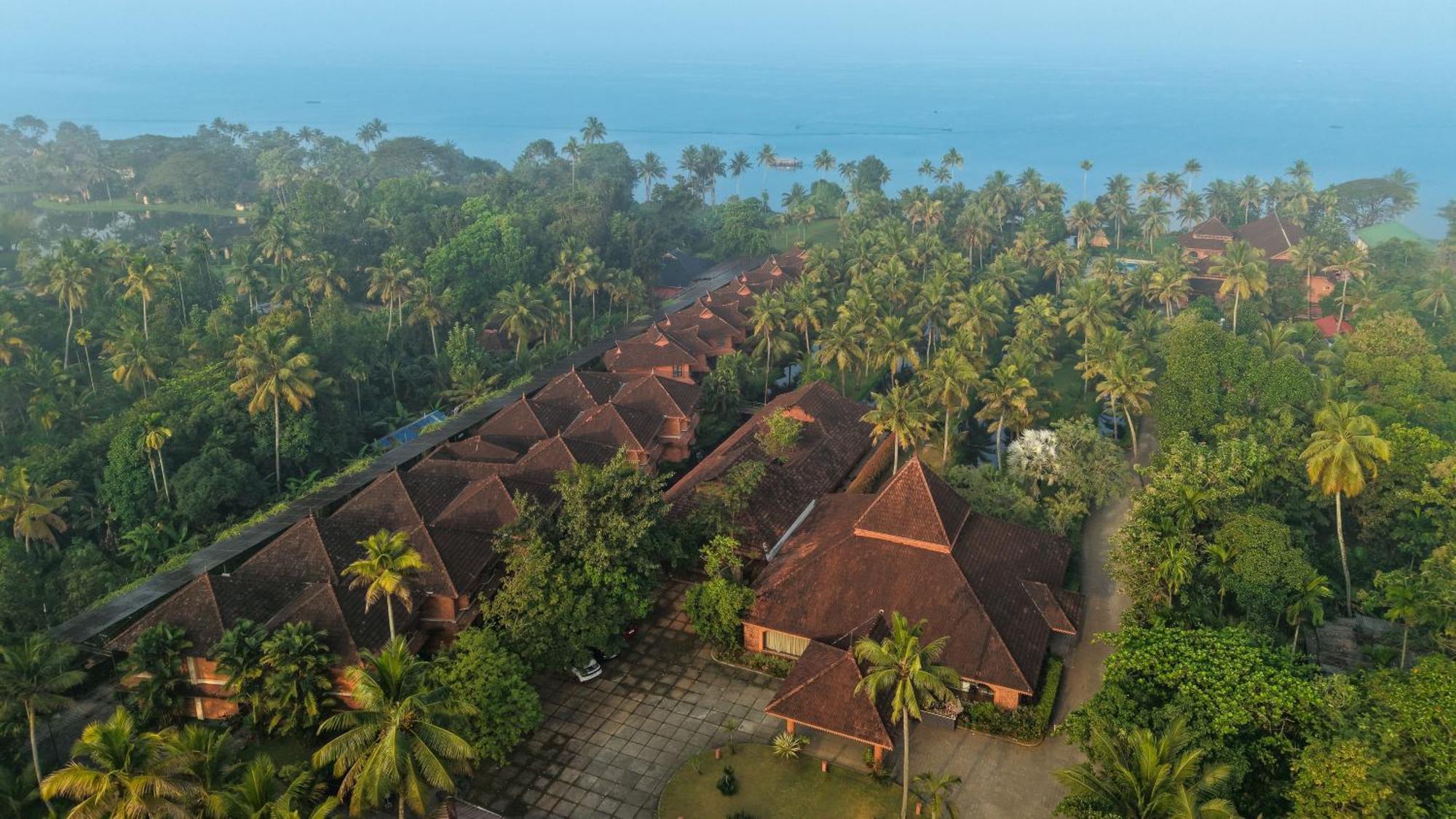 Lakesong Resort Кумараком Экстерьер фото